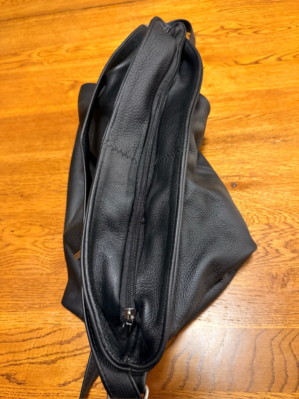 Minimalist Black Leather Convertible Purse/Backpack - Picture 7 of 8